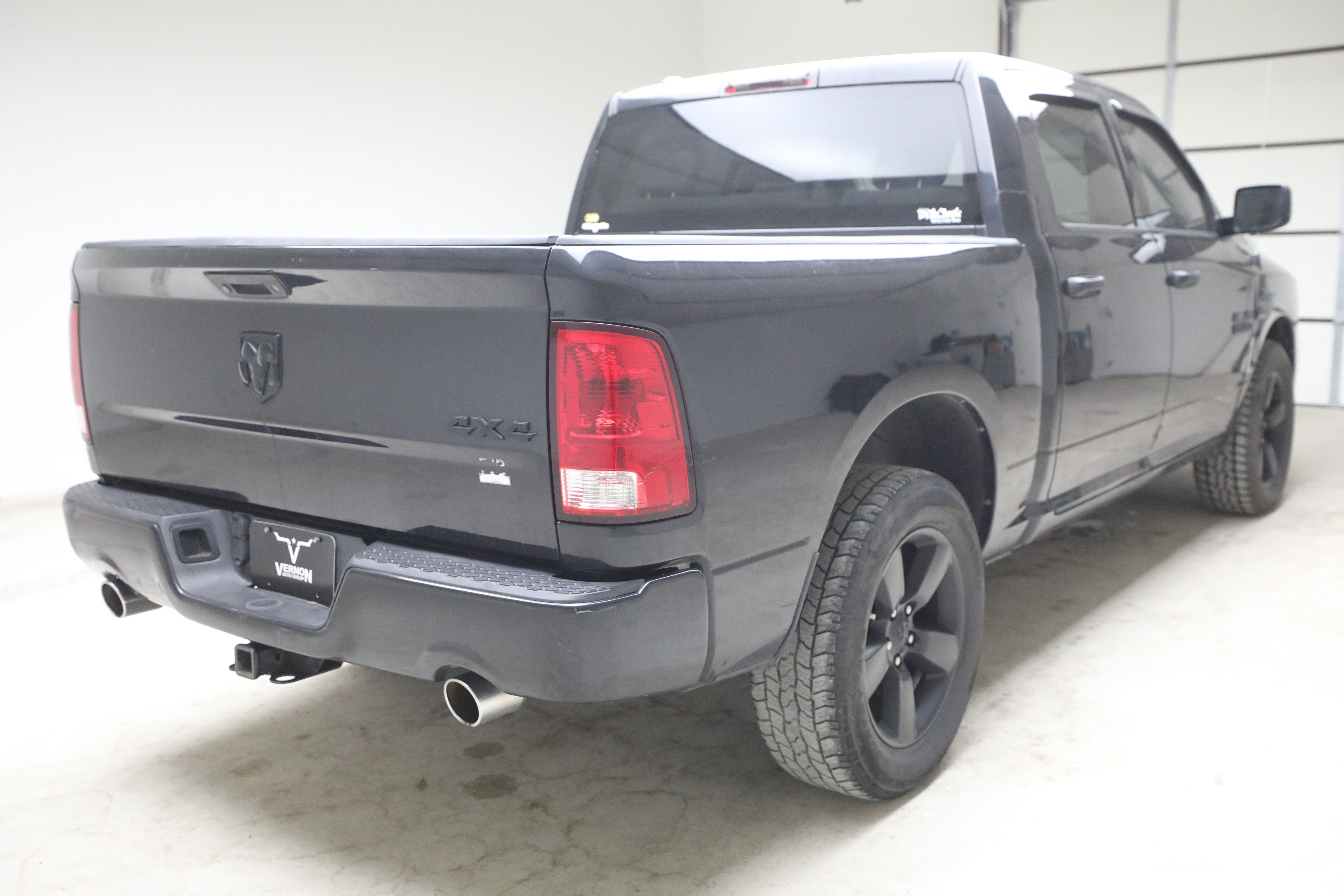 Used 2016 RAM 1500 Express w/ Black Ram 1500 Express Group AWD/4WD image 4