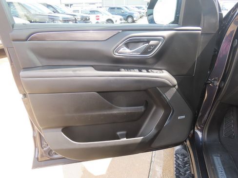 Used 2024 Chevrolet Suburban Z71 w/ Luxury Package AWD/4WD image 26