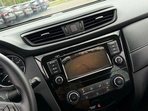 Used 2019 Nissan Rogue S image 4