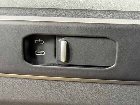 Used 2026 BMW X7 xDrive40i w/ M Sport Package image 24