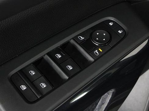 Certified 2024 Nissan Pathfinder S FWD image 22