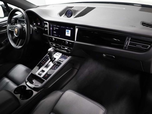 Certified 2024 Porsche Macan AWD/4WD image 6