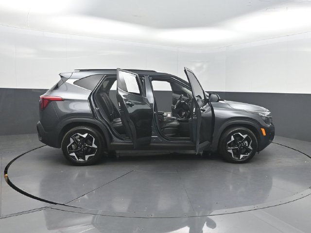 Used 2024 Kia Seltos EX FWD image 37