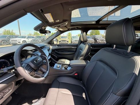 New 2026 Jeep Grand Cherokee L Limited AWD/4WD image 11