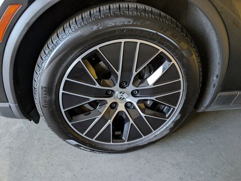 Used 2025 Porsche Macan Electric image 14