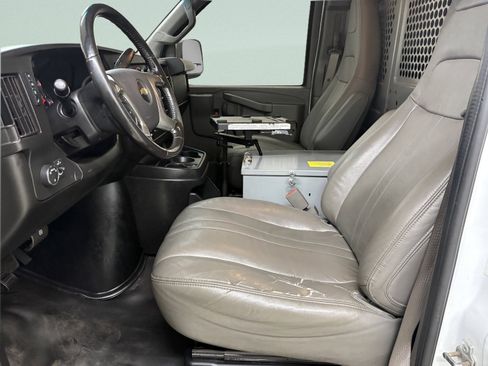 Used 2019 Chevrolet Express 3500 w/ Driver Convenience Package image 15