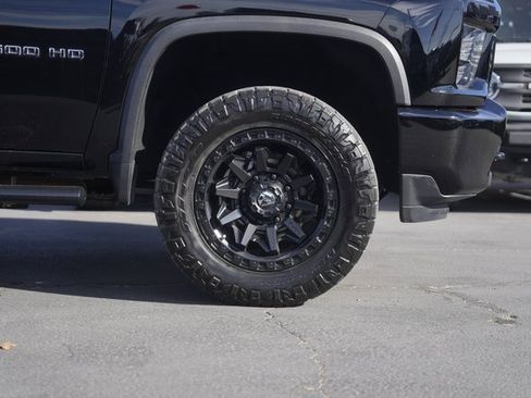 Used 2023 Chevrolet Silverado 2500 Custom w/ Custom Value Package image 4