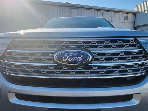 Used 2021 Ford Explorer Limited w/ Equipment Group 301A image 14