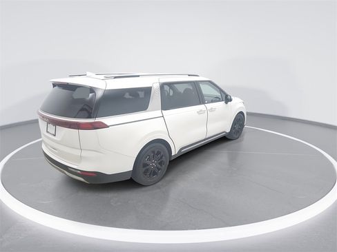 Used 2024 Kia Carnival SX Prestige image 7