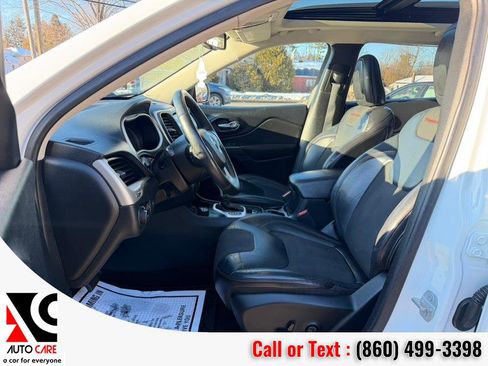 Used 2016 Jeep Cherokee Trailhawk w/ Comfort/Convenience Group image 18