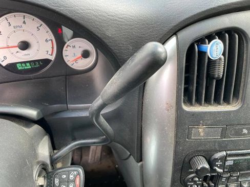 Used 2005 Chrysler Town & Country Touring FWD image 34