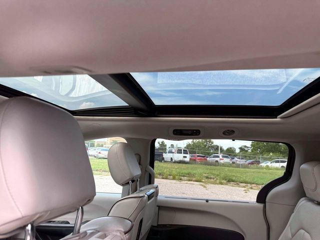 Used 2017 Chrysler Pacifica Limited w/ UConnect Theater Package FWD image 14