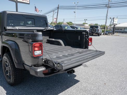 Used 2021 Jeep Gladiator Sport AWD/4WD image 21