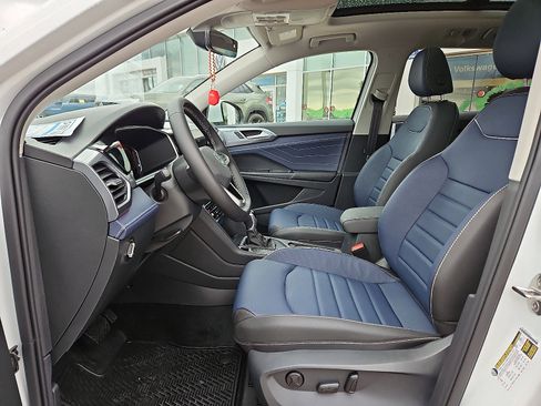 New 2026 Volkswagen Taos SEL image 10