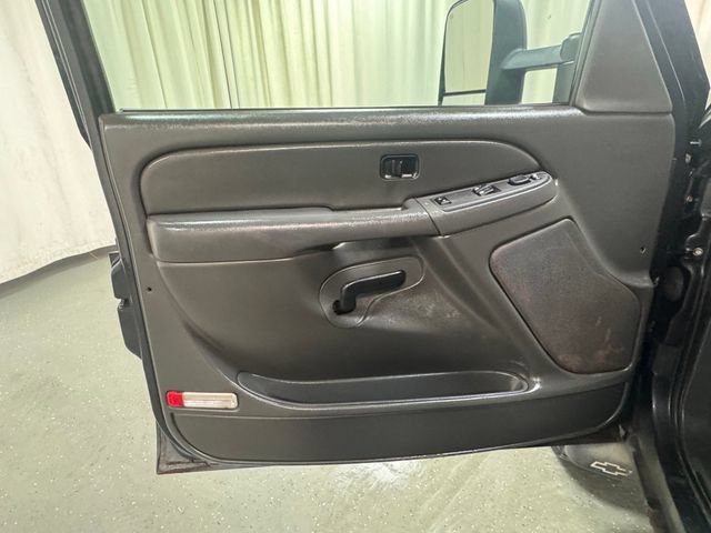 Used 2004 Chevrolet Silverado 2500 LS AWD/4WD image 15