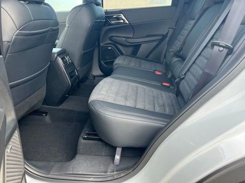 New 2026 Mitsubishi Outlander LE FWD image 30