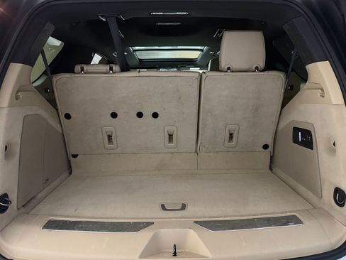 Used 2023 Cadillac Escalade Premium Luxury AWD/4WD image 23
