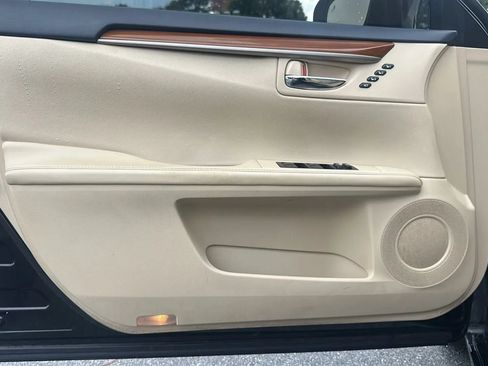 Used 2013 Lexus ES 300h w/ Luxury Pkg FWD image 16