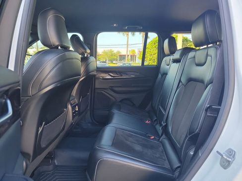 Used 2023 Jeep Grand Cherokee Altitude RWD image 15