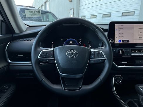 Used 2025 Toyota Grand Highlander FWD image 34