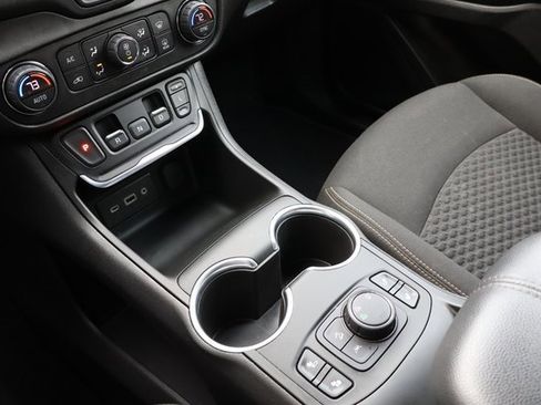 Used 2021 GMC Terrain SLE w/ Driver Convenience Package image 22