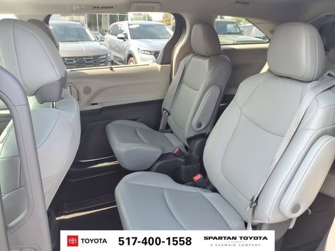 Used 2023 Toyota Sienna XLE w/ XLE Plus Package AWD/4WD image 11
