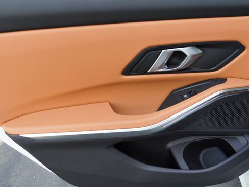 Certified 2025 BMW 330i Sedan RWD image 31
