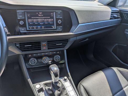 Used 2024 Volkswagen Jetta SE FWD image 23