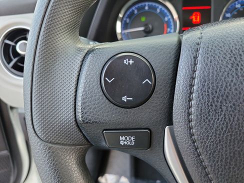 Used 2019 Toyota Corolla LE image 18