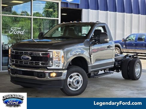 New 2025 Ford F350 XL w/ XL Chrome Package AWD/4WD image 1