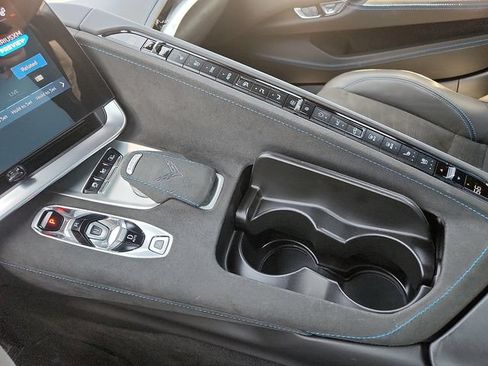 Used 2025 Chevrolet Corvette Z06 RWD image 25