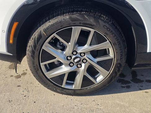 New 2026 Cadillac Optiq Luxury 1 RWD image 9