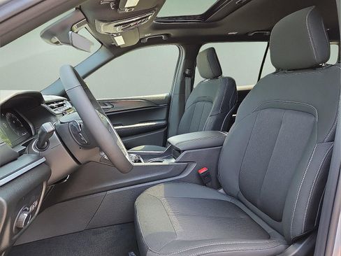 New 2025 Jeep Grand Cherokee L Laredo w/ Luxury Tech Group I AWD/4WD image 15
