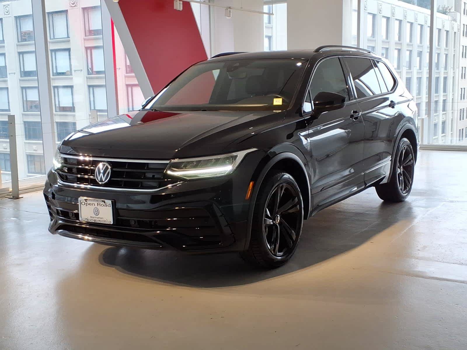 Used 2023 Volkswagen Tiguan SE R-Line AWD/4WD image 1