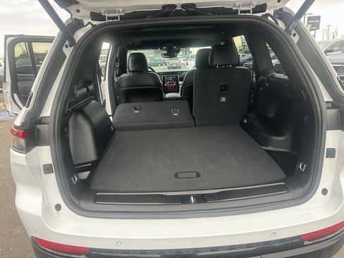 Used 2023 Jeep Grand Cherokee Altitude image 13