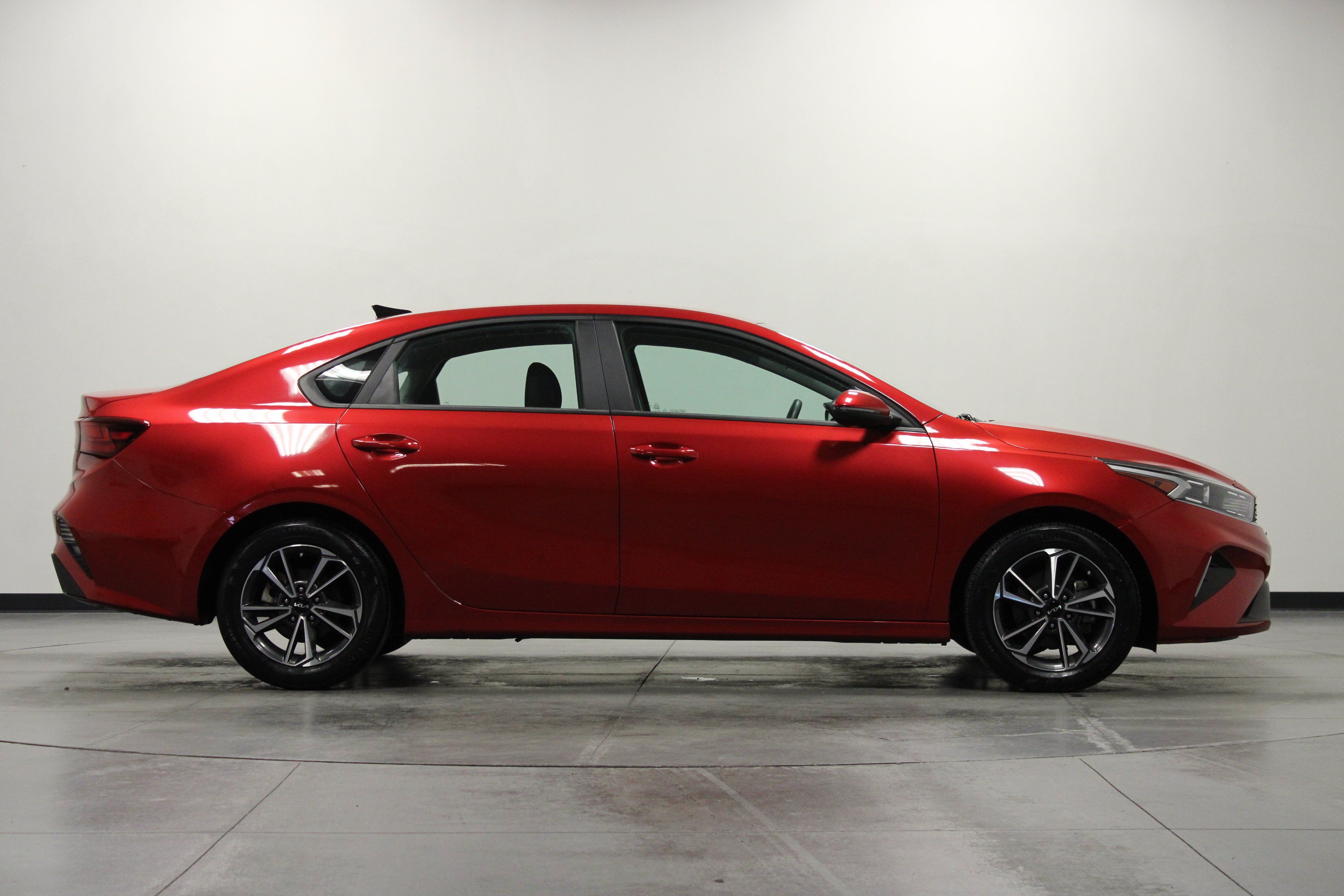 Used 2023 Kia Forte LXS w/ LXS Technology Package FWD image 3