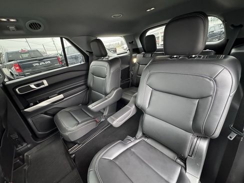 Used 2022 Ford Explorer XLT w/ Equipment Group 202A image 12