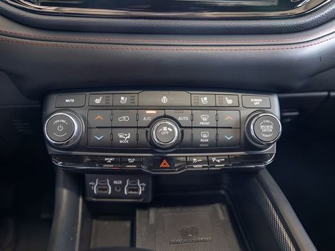 Used 2022 Dodge Durango R/T w/ Blacktop Package AWD/4WD image 29
