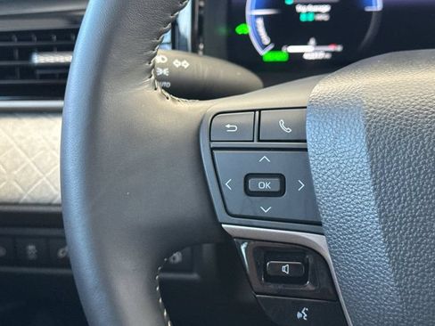 Used 2025 Toyota Camry XLE FWD image 27