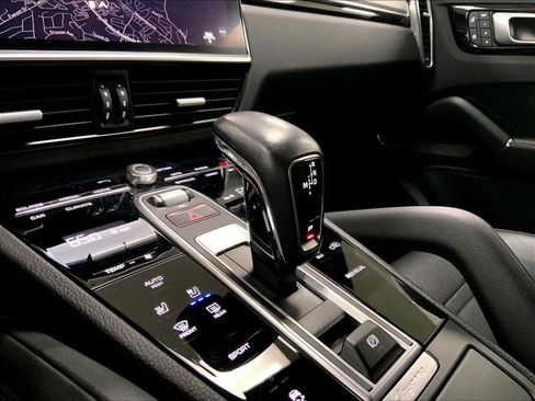 Certified 2023 Porsche Cayenne Platinum Edition AWD/4WD image 17