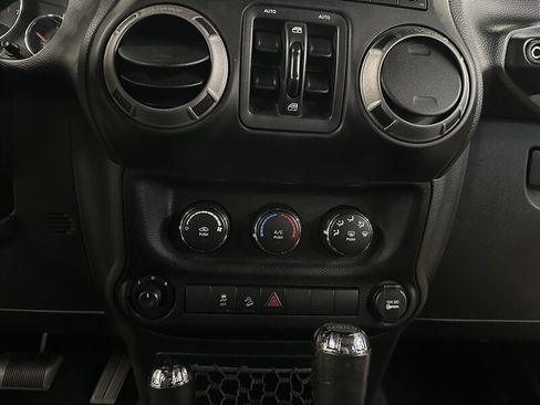 Used 2014 Jeep Wrangler Unlimited Sport w/ Quick Order Package 24S AWD/4WD image 31