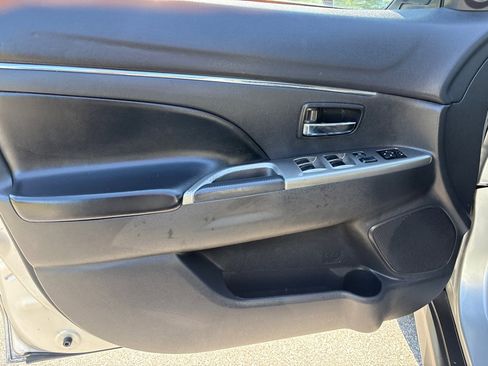 Used 2018 Mitsubishi Outlander Sport SE FWD image 11