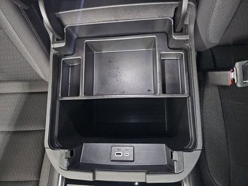 Used 2025 Chevrolet Suburban LS image 31