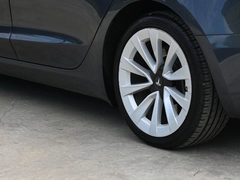 Used 2023 Tesla Model 3 Standard Range RWD image 9