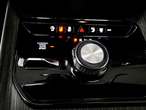 Used 2024 Jeep Wagoneer L Series II w/ Flexible Seating Group AWD/4WD image 18