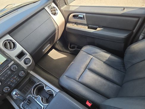 Used 2017 Ford Expedition Limited w/ Equipment Group 301A RWD image 18