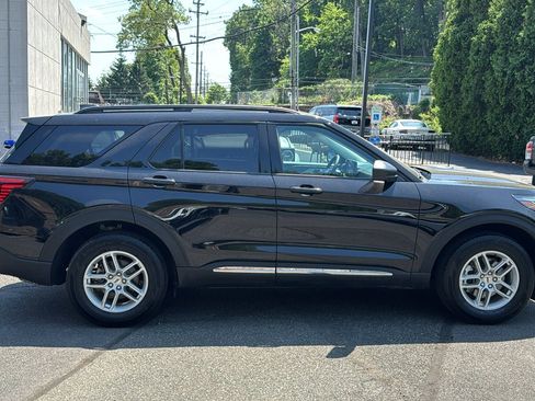 Used 2025 Ford Explorer Active AWD/4WD image 9