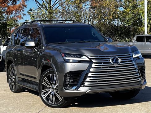 Used 2024 Lexus LX 600 4WD w/ Luxury Package image 2