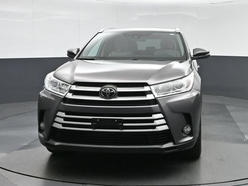Used 2018 Toyota Highlander XLE w/ Protection Package #3 AWD/4WD image 2