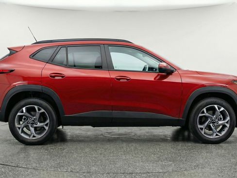 Used 2025 Chevrolet Trax LT image 11